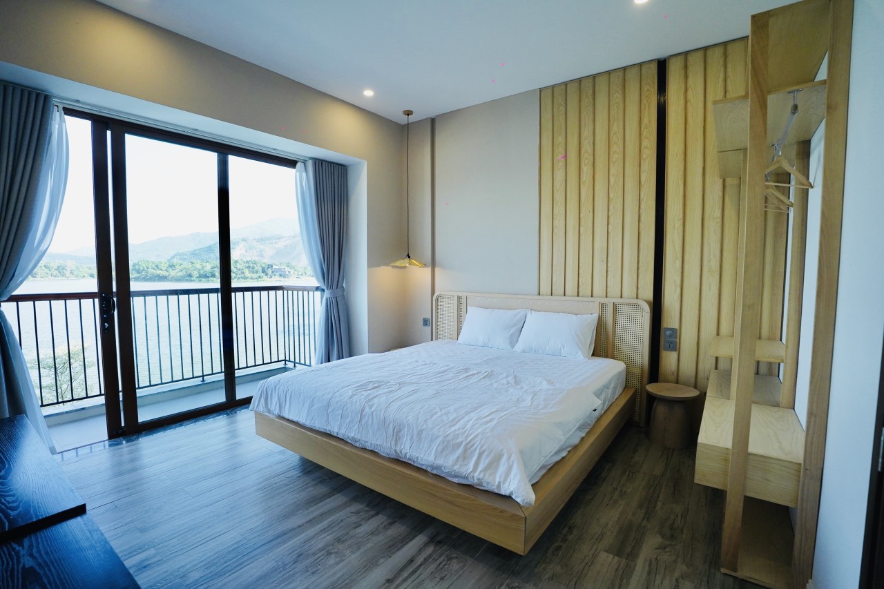 z3722961204766_8534f5371a957c30a26f9250faf03954 4 phòng ngủ