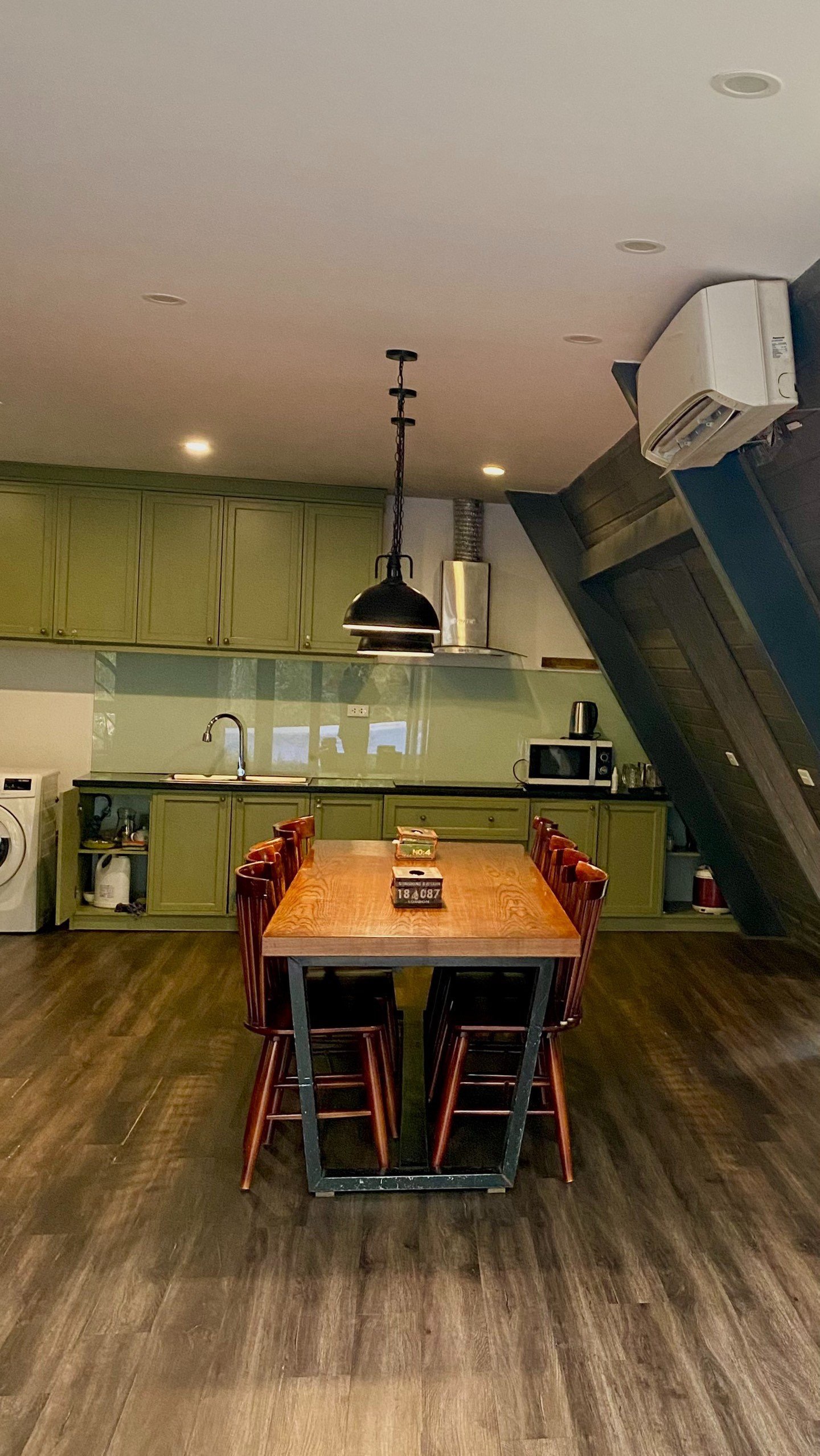 18966587-C711-4251-8AD1-8FCE7F10138F