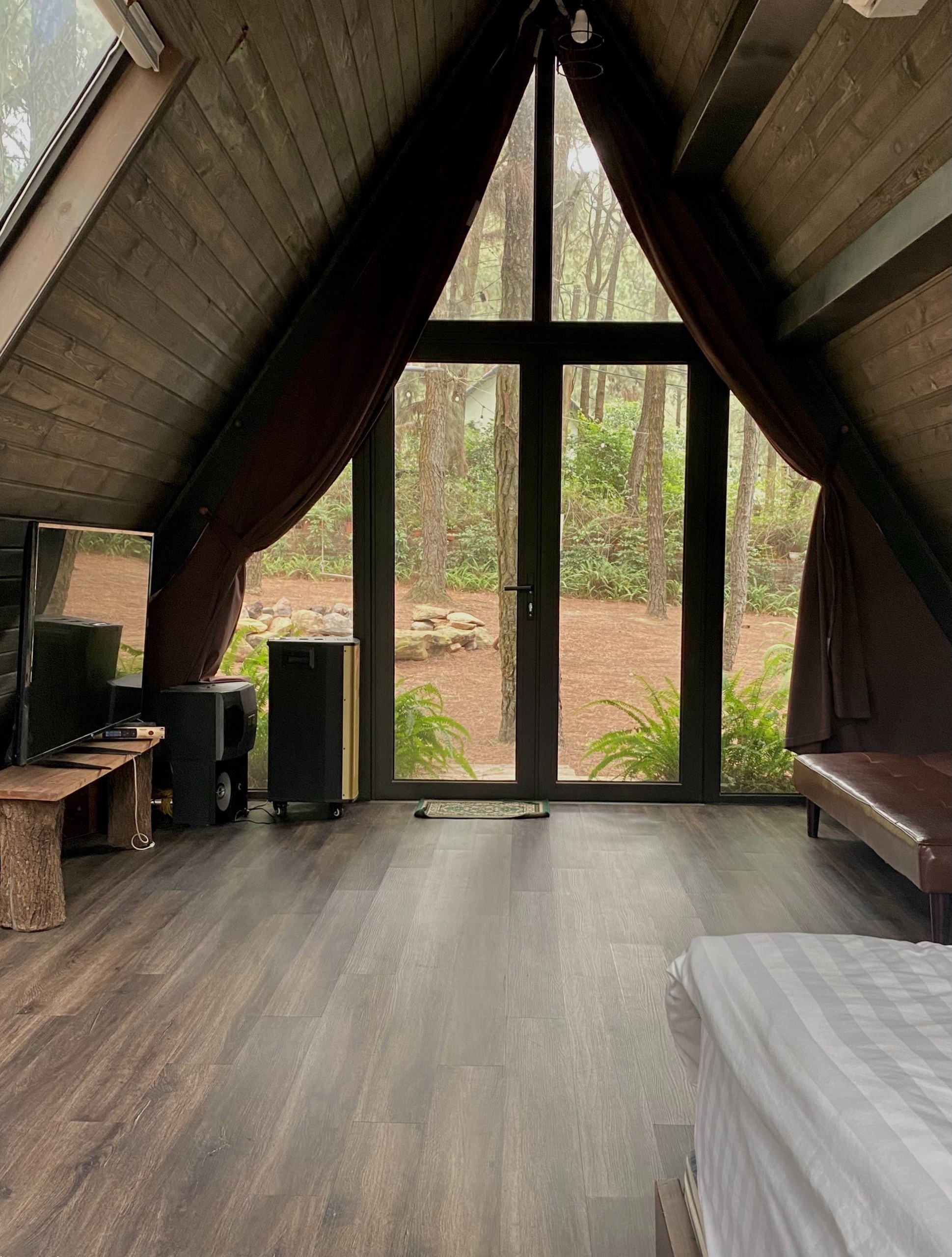 1DA299ED-D578-46BF-84A8-9C74236C130F