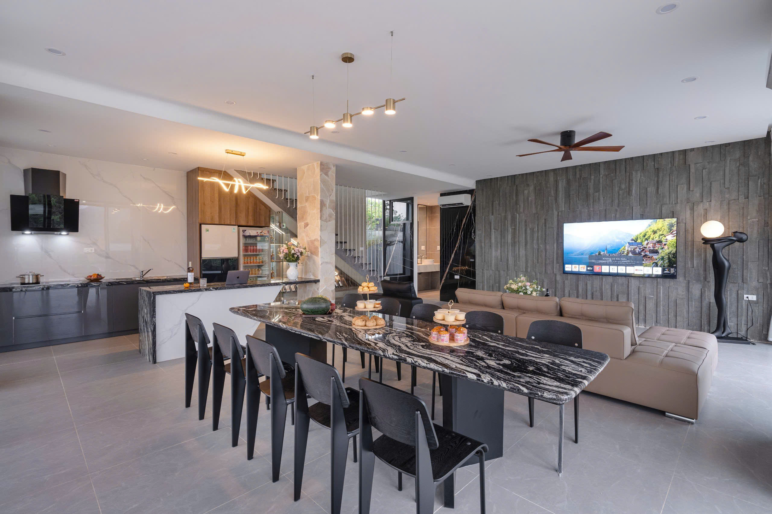 z5762243357390_27cec2872940fba3a74eae91c3d663b2