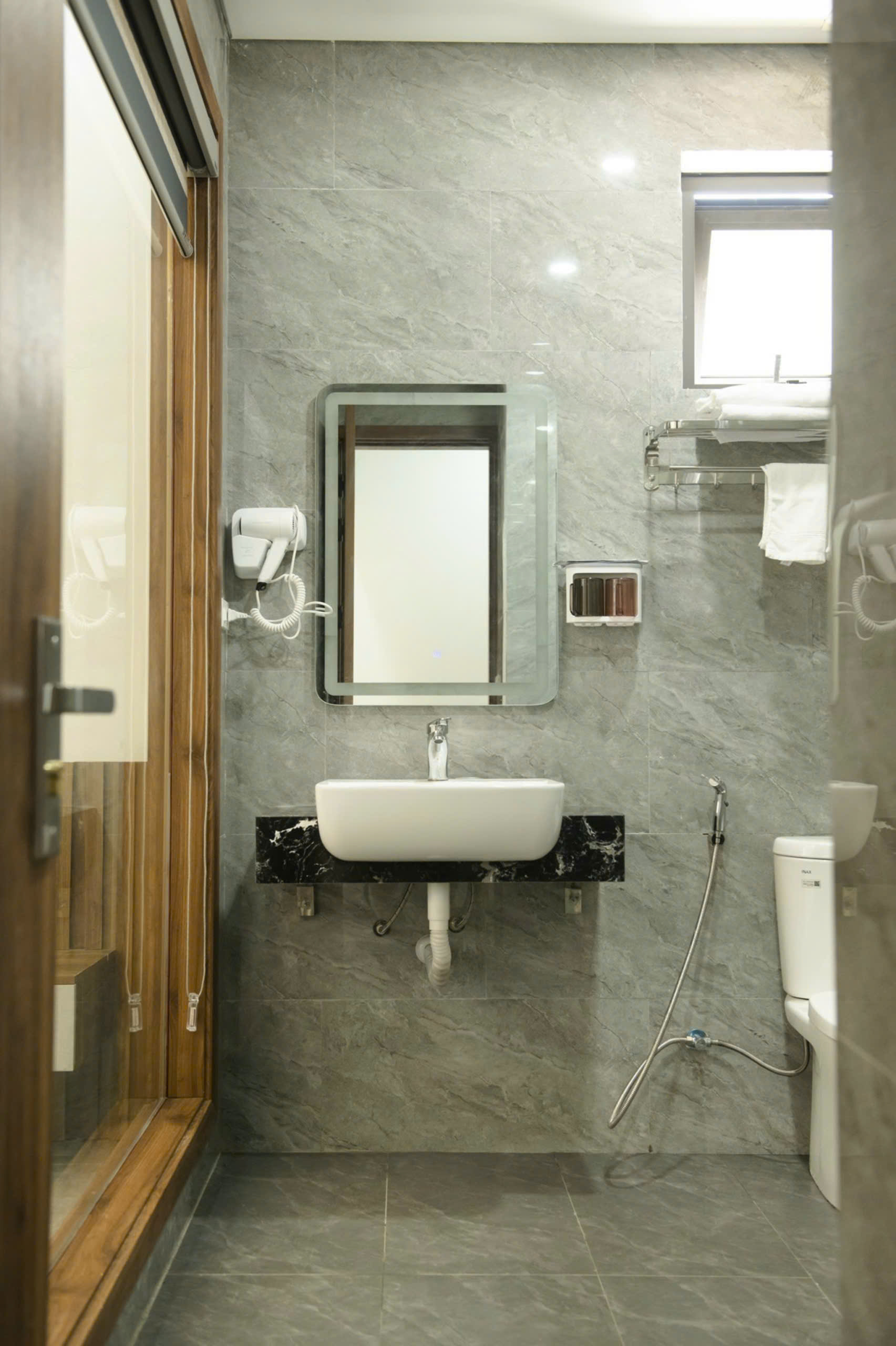 z5791599862693_2a673688becb4cd1367f8bd74f462c18